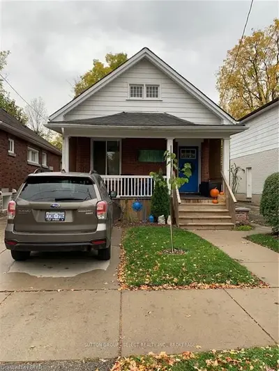 13 BARRINGTON Avenue, London North, ON N6H 1J8