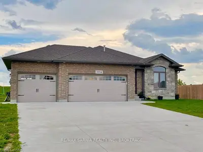 3994 VAN BREE Drive, Plympton-Wyoming, ON N0N 1J6