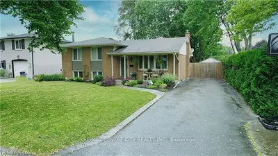 55 SOUTHFIELD Crescent, London South, ON N6K 2B9