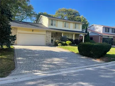 27 SALEM Grove, London South, ON N6K 1T9