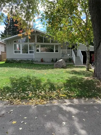 30 Brooklyn Avenue, Brantford, ON N3T 1B4