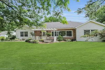 28270 CENTRE Road, Strathroy-Caradoc, ON N7G 3C4