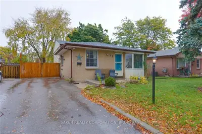 52 WELLESLEY Crescent, London East, ON N5V 1J7
