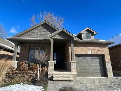 159 COLLINS Way 16, Strathroy-Caradoc, ON N7G 0G8
