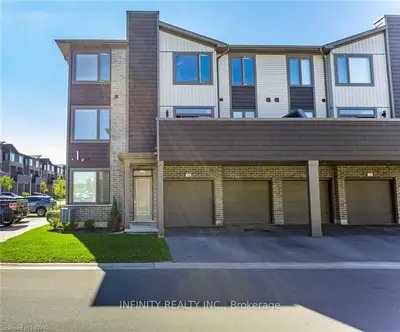 1960 DALMAGARRY Road 100, London North, ON N6G 0T8