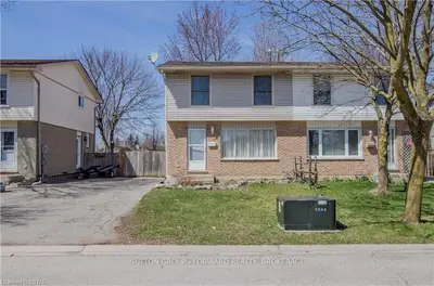 12 Inverary Road, London North, ON N6G 3L6