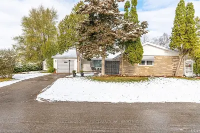 22 DAVID Street, London South, ON N6P 1B2