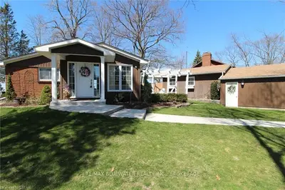 5486 BEACH Street, Lambton Shores, ON N0N 1J7