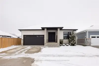 79 KEMP Crescent, Strathroy-Caradoc, ON N7G 4C9