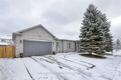 132 GREYROCK Crescent, London East, ON N5Y 6L5