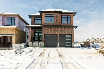 544 CHELTON Road, London South, ON N6M 0H9