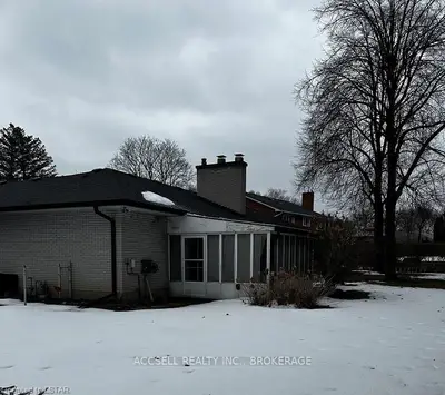 1647 STONEYBROOK Crescent, London North, ON N5X 1E3
