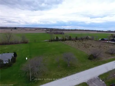 8603 Vance Drive, Lambton Shores, ON N0N 1J7