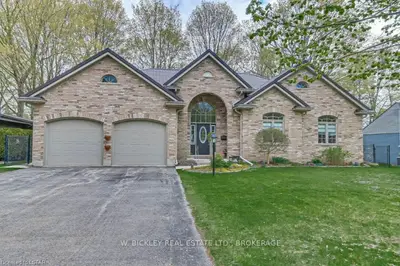 493 SHERENE Terrace, London North, ON N6H 3J4