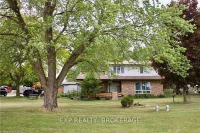 21911 Springfield Road, Southwest Middlesex, ON N0L 1T0