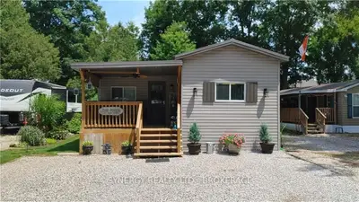 24749 PARK Street 13, Strathroy-Caradoc, ON N7G 3H5
