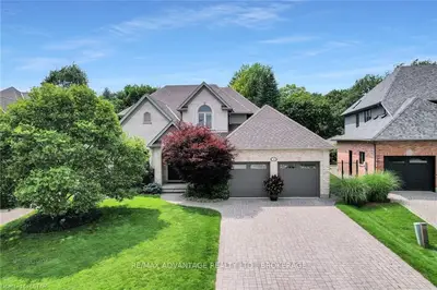 30 MANTLE Place, London North, ON N6H 4Z9