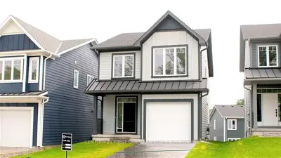 38 JULIE Crescent, London South, ON N5Z 3X4