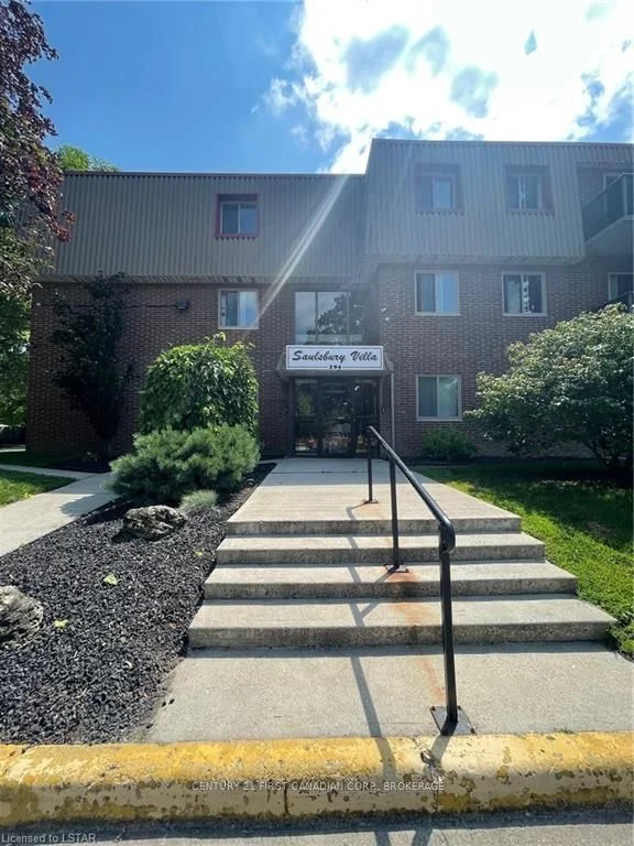 294 Saulsbury Street 313, Strathroy-caradoc, On N7g 2b2