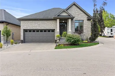 696 COMMISSIONERS Road W 5, London South, ON N6K 1B9