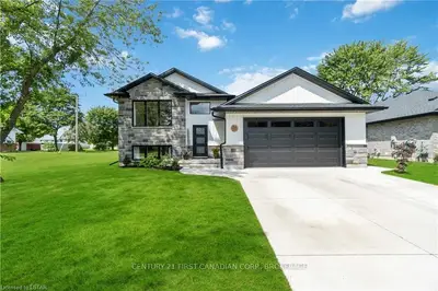 76 Machenry Street, Lambton Shores, On N0n 1j0
