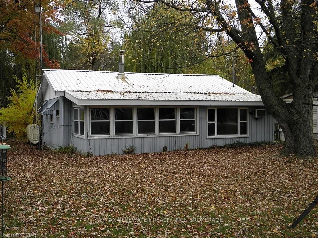6342 London Road, Kettle Point 44, On N0n 1j1