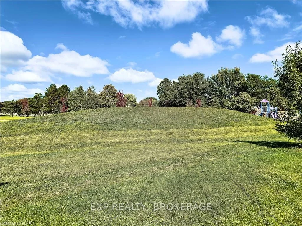 191 DEVERON Crescent 19, London South, ON N5Z 4J7