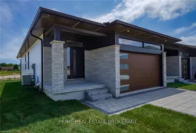 6 Coastal Crescent 53, Lambton Shores, On N0m 1t0