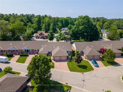 90 Ontario Street S 5, Lambton Shores, On N0m 1t0