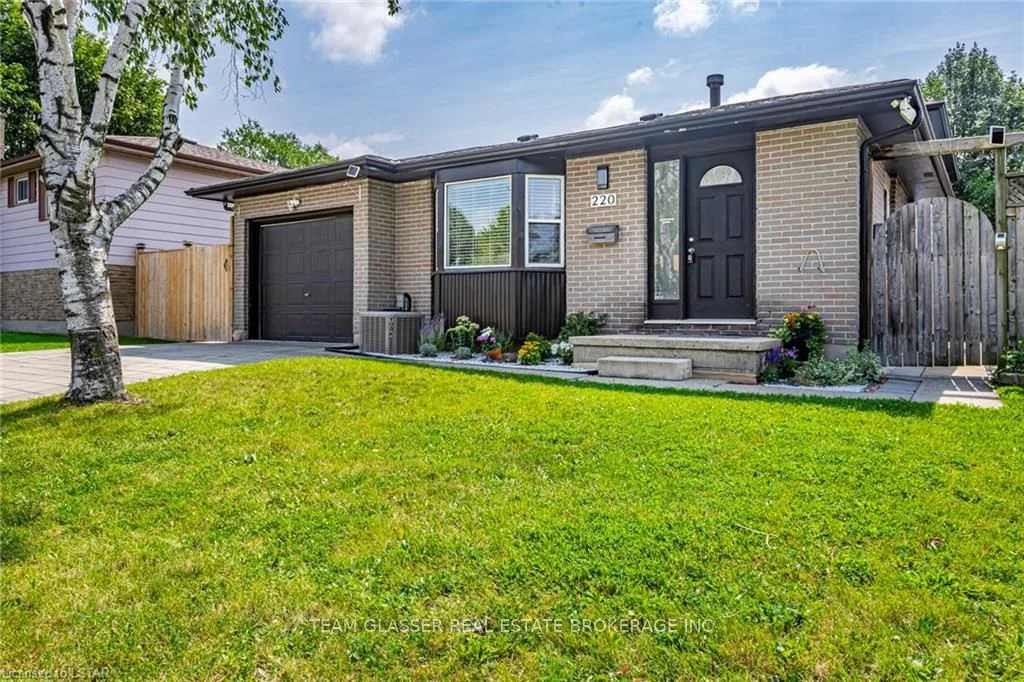 220 Deveron Crescent, London South, On N5z 4j4