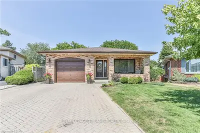 131 Portsmouth Crescent W, London East, On N5v 4e5
