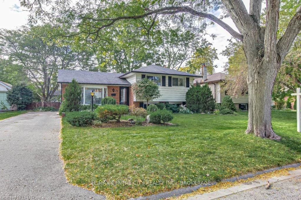 27 Wakefield Crescent, London North, On N5x 1z6