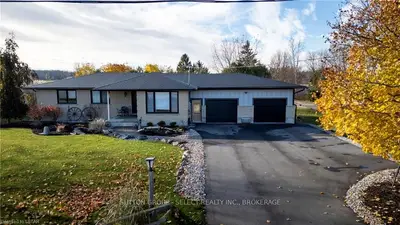 33329 Richmond Street, Lucan Biddulph, On N0m 2j0