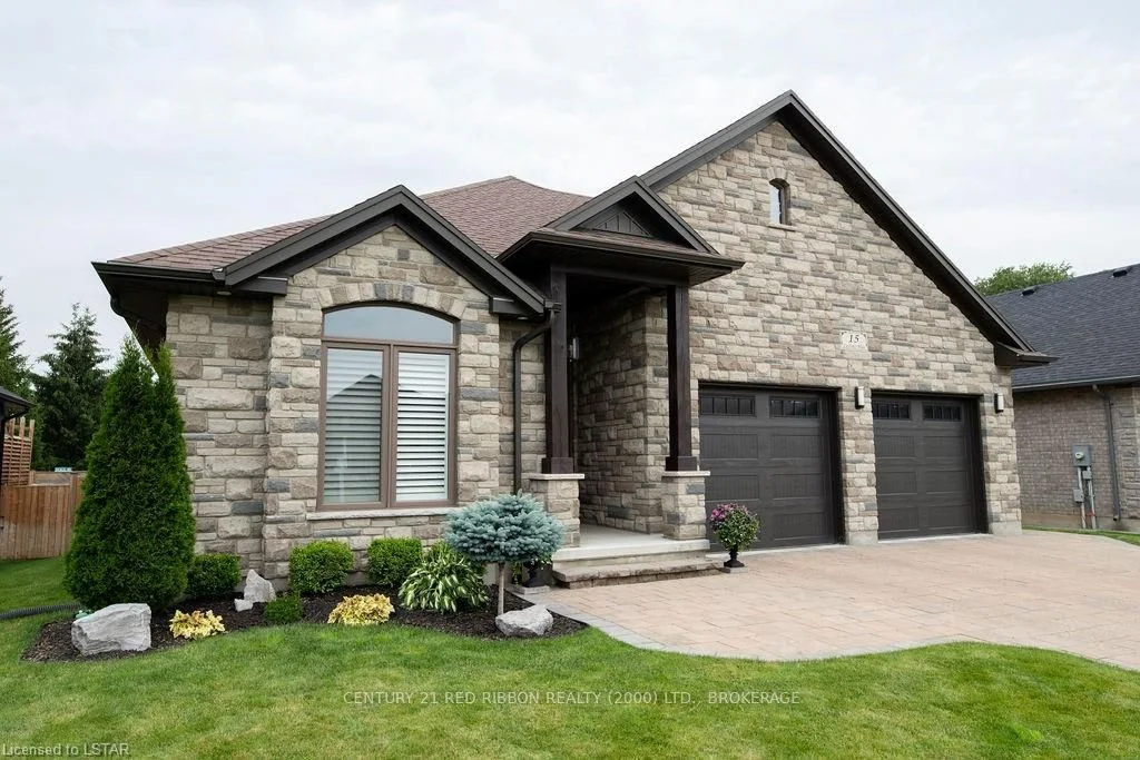 15 COLLINS Way, Strathroy-Caradoc, ON N7G 3H3