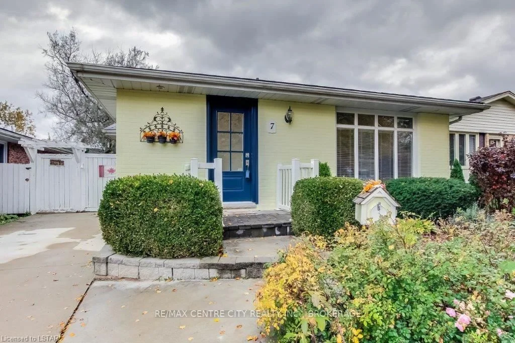 7 HINES Crescent, London South, ON N6C 3A2