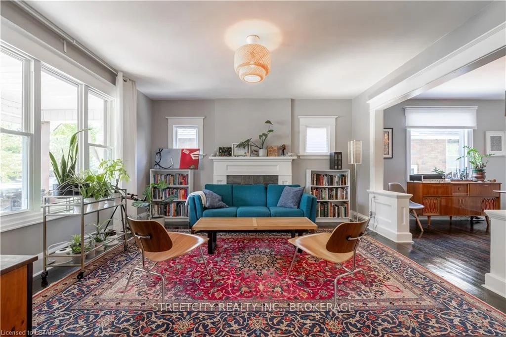 536 CHEAPSIDE Street, London East, ON N5Y 3X4