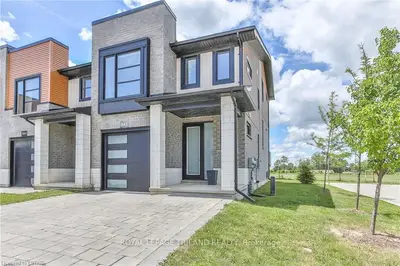 943 WEST VILLAGE Square, London North, ON N6H 5J9