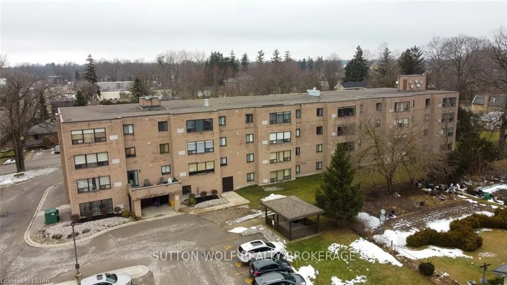 220 DUKE Street 303, Strathroy-Caradoc, ON N7G 1S3