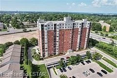 30 CHAPMAN Court 204, London North, ON N6G 4Y4