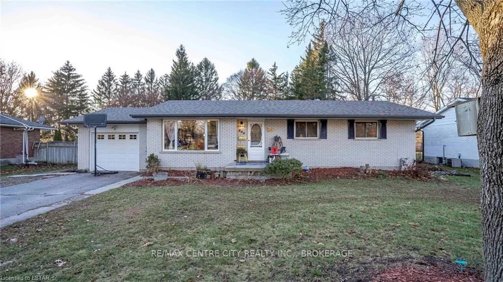 240 DOMINION Street, Strathroy-Caradoc, ON N7G 3G8