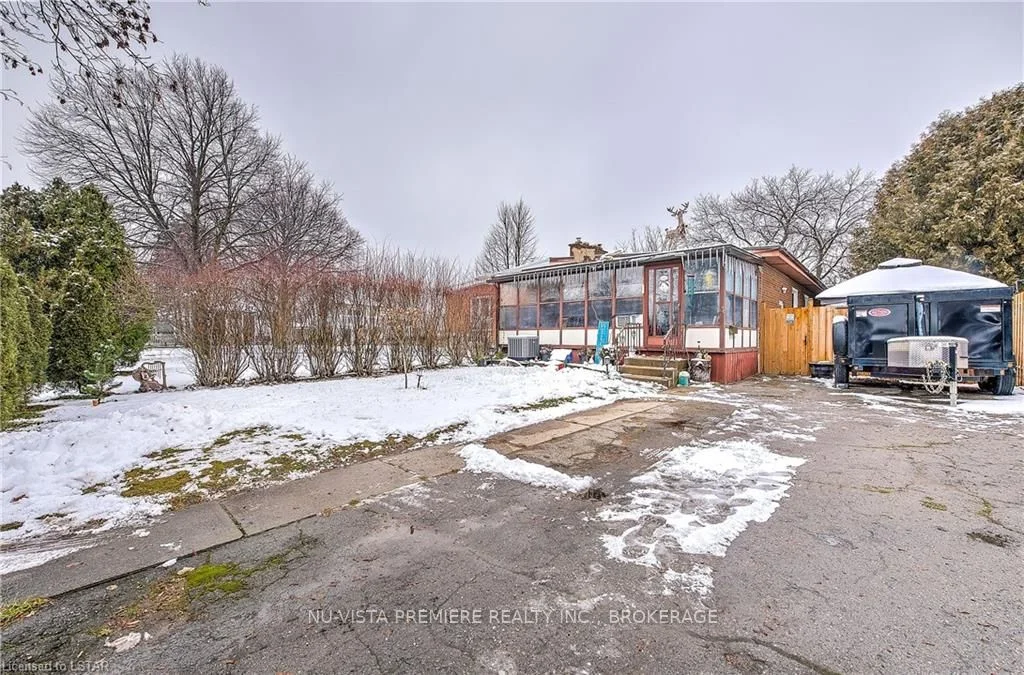 4 Hawkesbury Avenue, London East, On N5v 2k1