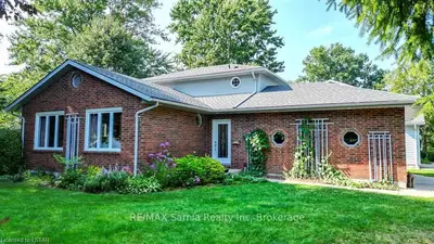 2370 SCHAFER Court, Sarnia, ON N0N 1C0