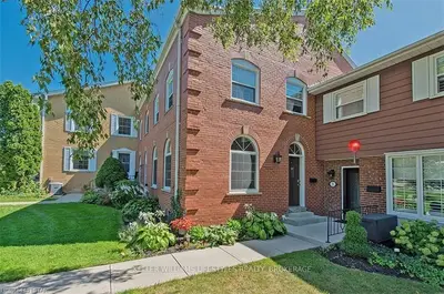 1220 Royal York Road 32, London North, On N6h 3z9
