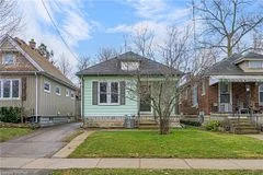 33 ELMWOOD Place, London South, ON N6J 1J3