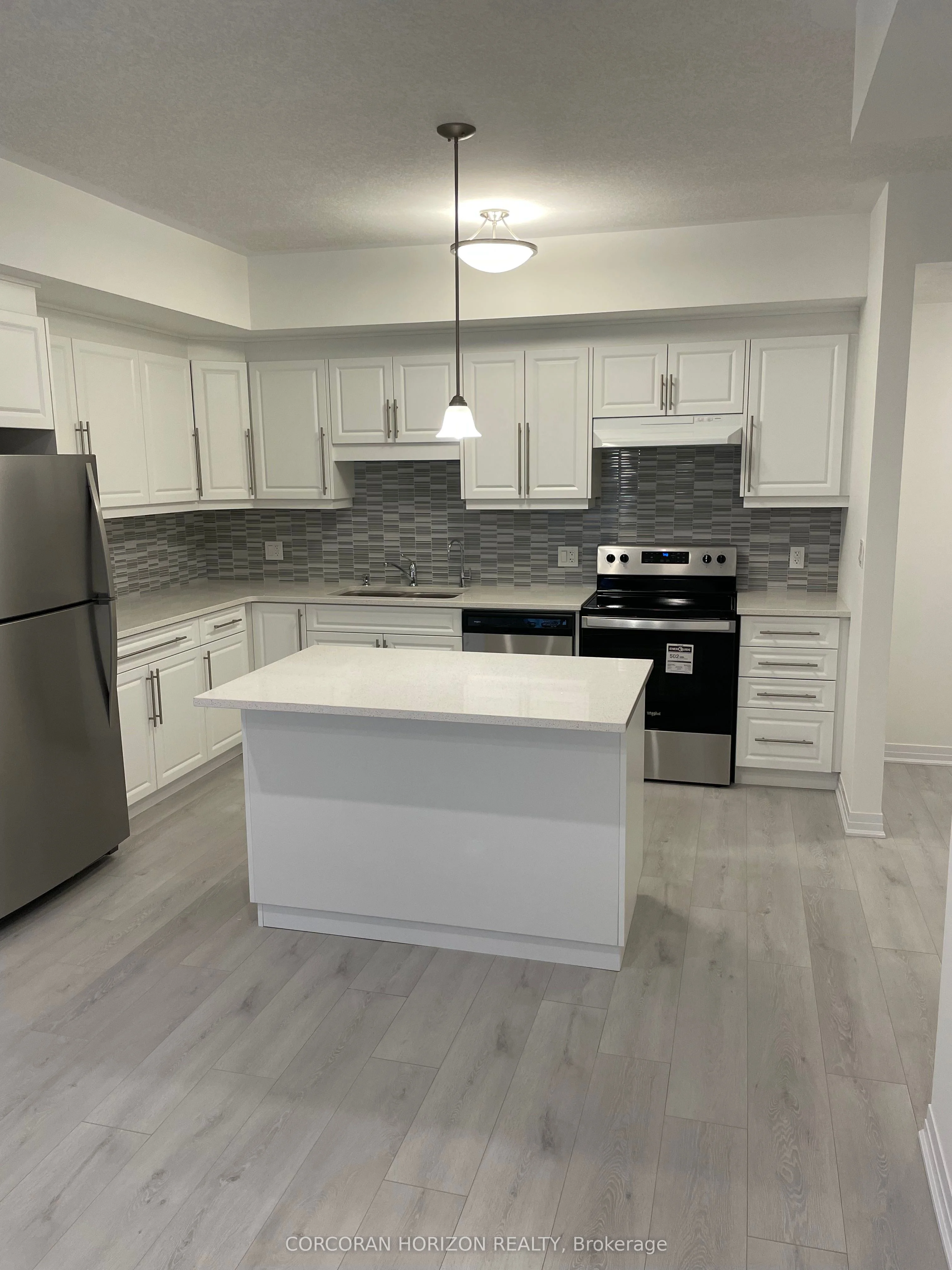 25 Isherwood Avenue W 82, Cambridge, On N1r 0e2