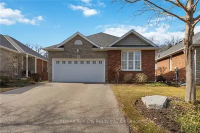 115 Glenwood Drive 11, Brantford, On N3s 3g8