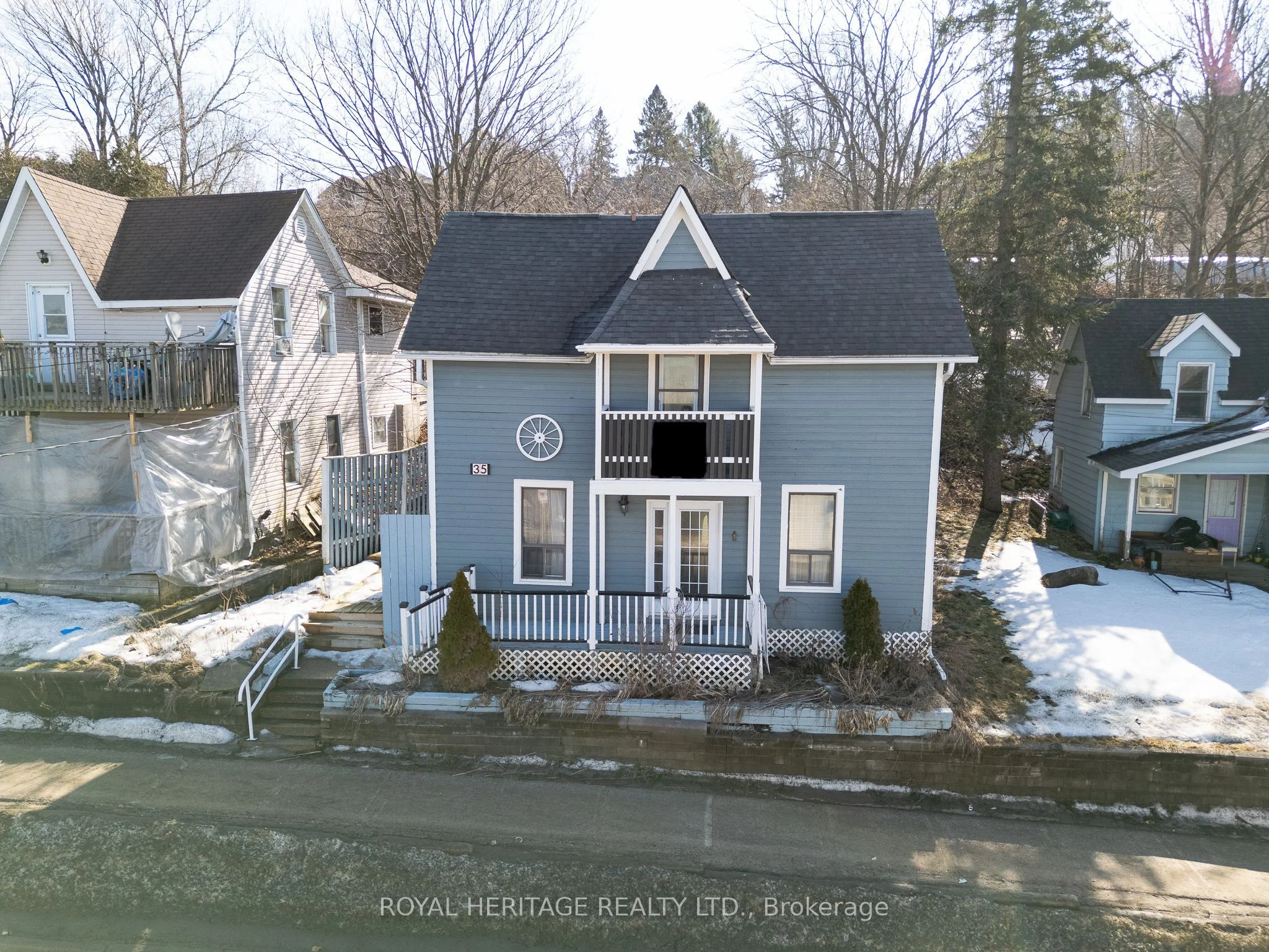 35 Main Street W, Huntsville, On P1h 1w9