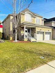 82 Barrett Avenue, Brantford, ON N3S 0B4