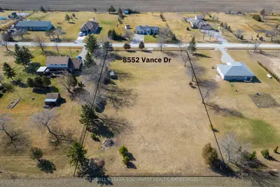 8552 Vance Drive, Lambton Shores, On N0n 1j7