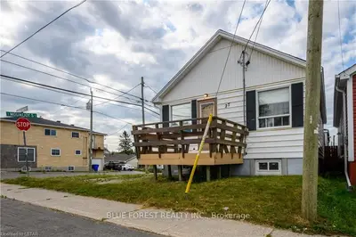 27 Montgomery Avenue, Timmins, On P4n 3g1